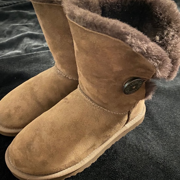 UGG Australia Bailey Button Boots - Picture 1 of 6